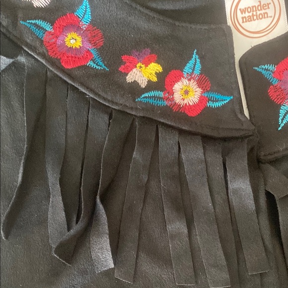 NWT Wonder Nation Embroidered flower collar cropped faux suede fringed vest - Picture 7 of 9